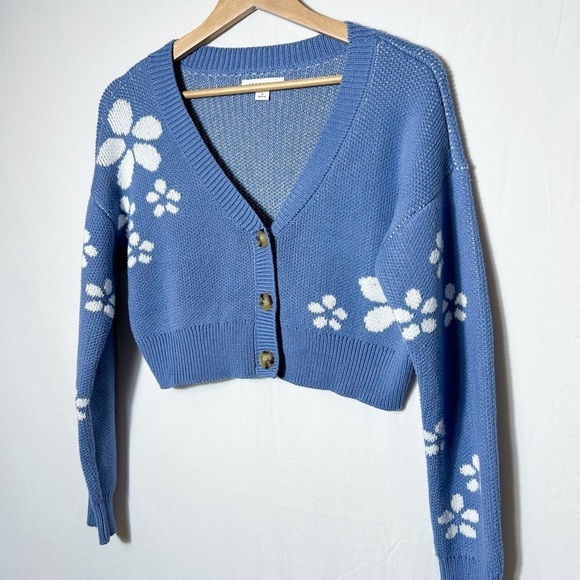 Aeropostale Sz. S Daisy mini cardigan in lavender with tortoise shell buttons - Picture 3 of 11